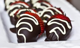 Chocolate-Covered-Strawberries-Plated